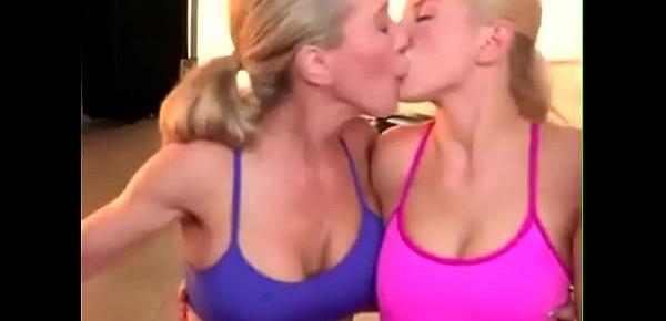  Lesbicas beijo de Lingua